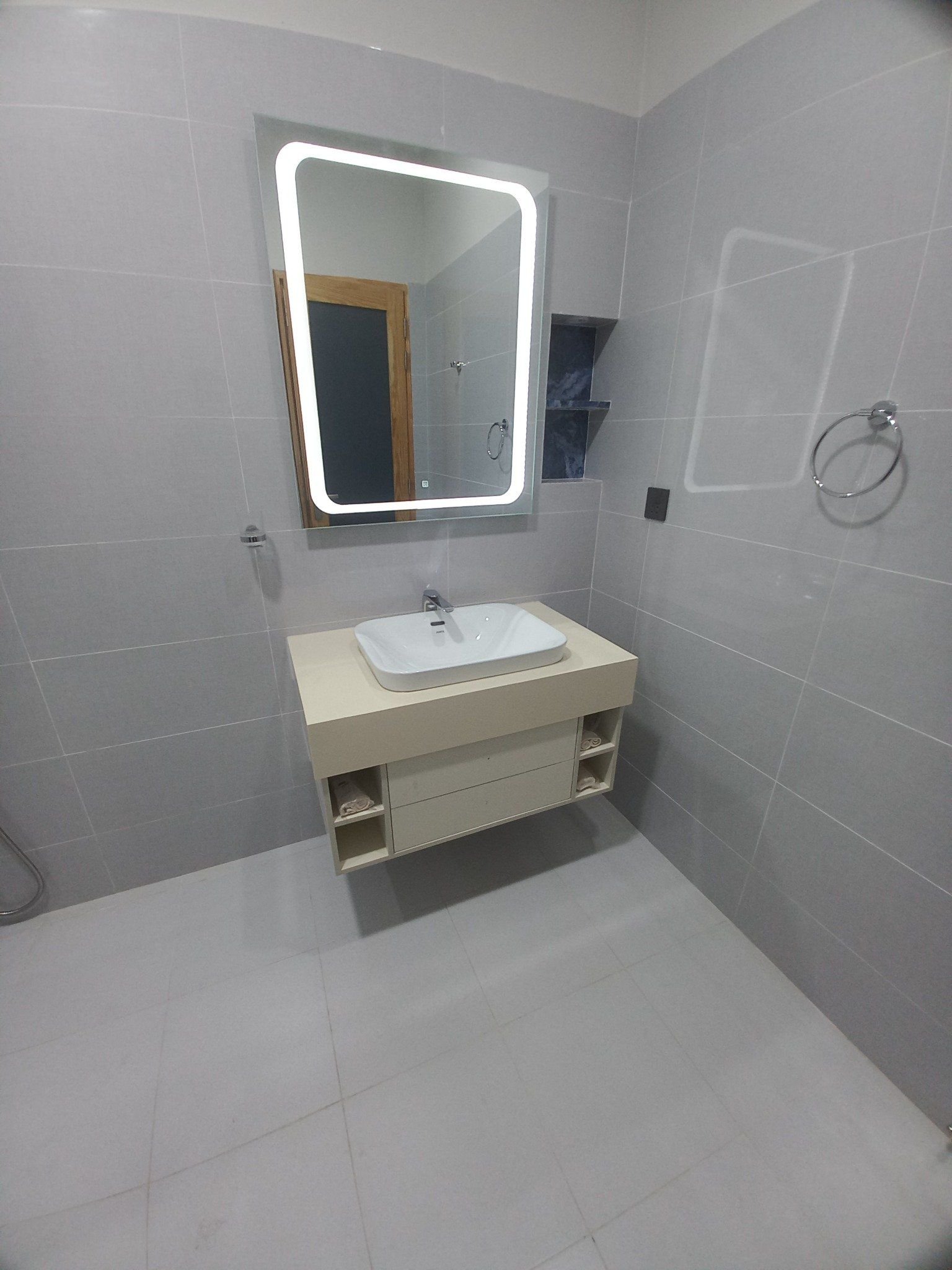 Modern bathroom vanity